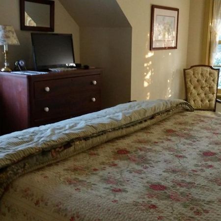 1732 Folke Stone Bed And Breakfast West Chester Exterior photo