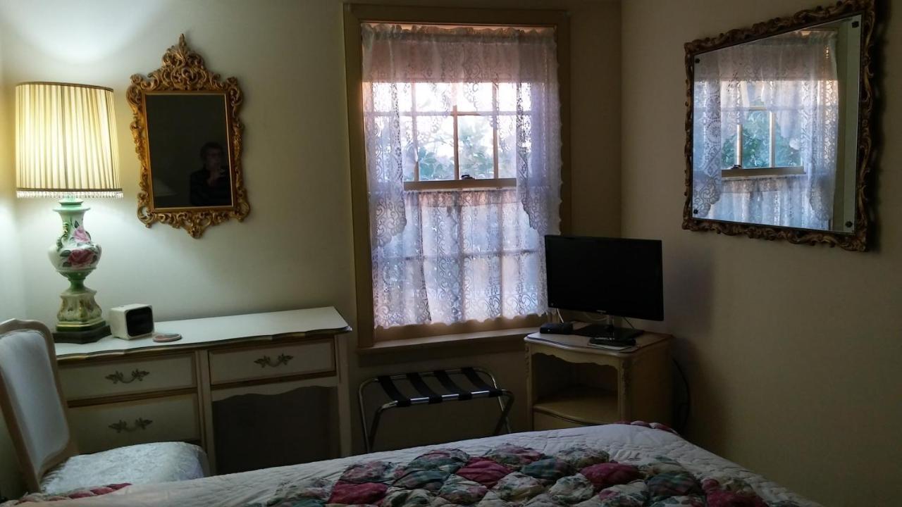 1732 Folke Stone Bed And Breakfast West Chester Exterior photo
